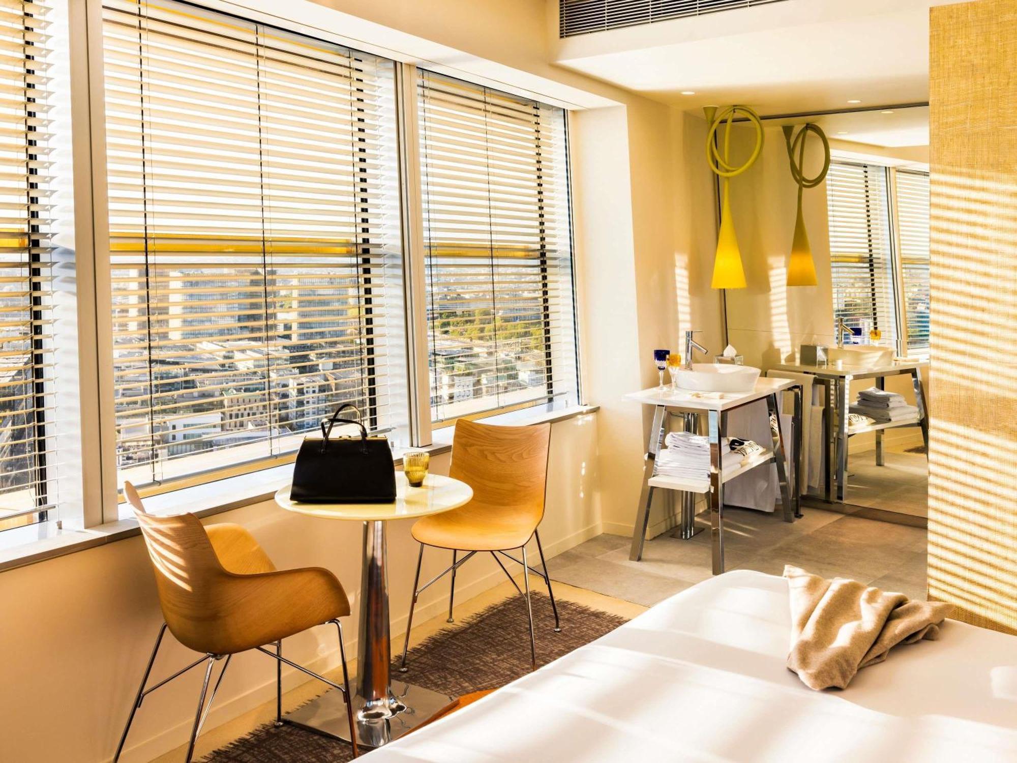 Junior King Suite Panoramic City Eiffel Tower View